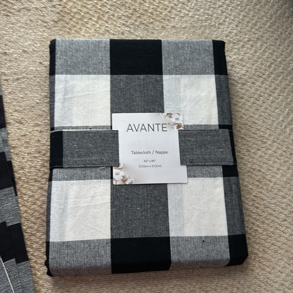 NWT Buffalo check table cloth 60 by 84 and four New Buffalo check placemats - Picture 4 of 6